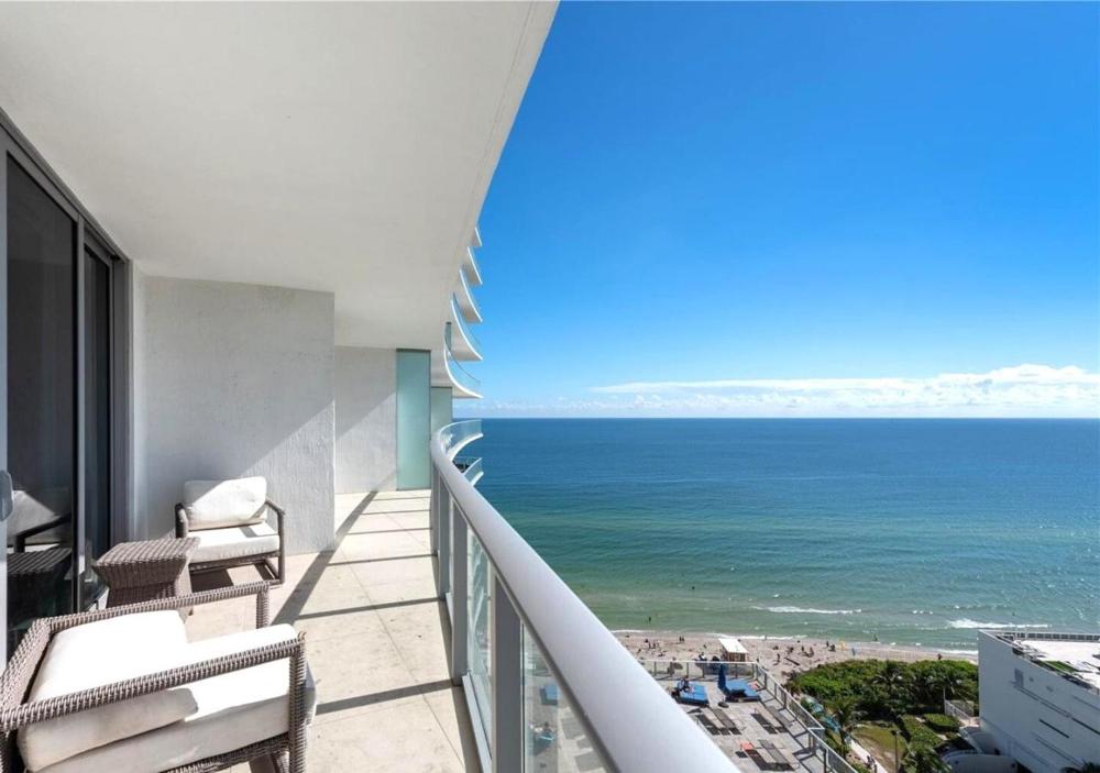Lyfe Resort on Miami Hollywood BeachFront by MRA